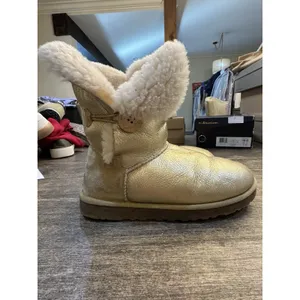 UGG Australia Light Shimmer Gold Bailey Button Boots Size 8 Cozy thumbnail 4