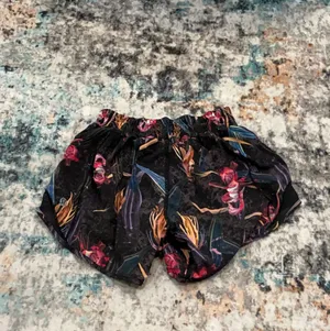 Lululemon Shorts Hotty Hot thumbnail 2