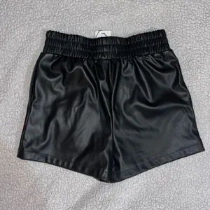 Faux Leather Shorts Black Size M thumbnail 6