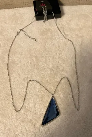 paparazzi Silver Necklace with Deep Blue Geometric Pendant thumbnail 1