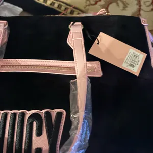Juicy Couture Black Tote with‎ Pink Highlights thumbnail 3
