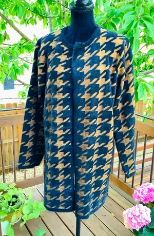 Women’s practical sweater jacket 🧡🖤🧡 thumbnail 1