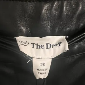 The Drop Jack Vegan Leather Straight Leg Pants Black 26 NWT thumbnail 7