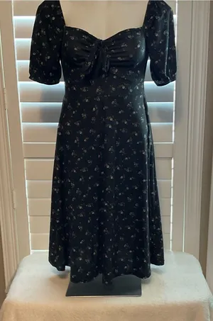 Boohoo Black Floral Puff-Sleeve Midi Dress thumbnail 1