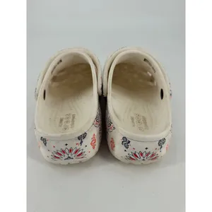 Crocs Clogs Women 6 White Bandana Paisley Print Classic Comfort Boho Retro thumbnail 4