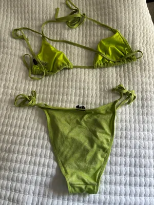 Kendall and Kylie bikini thumbnail 4