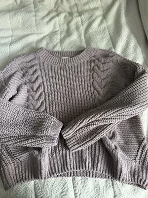 sweater Size M thumbnail 1