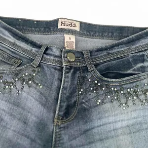 Mudd Stylish Low Rise Vintage Wash Blue Embroidered Flared Jeans 0/2 thumbnail 3