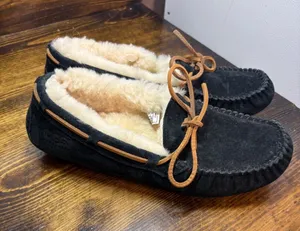 UGG black Dakota Moccasin Slippers Women Size 8 thumbnail 1
