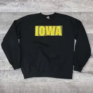 Gildan Iowa Hawkeyes Crewneck Sweatshirt Unisex M Black Yellow College Game Day thumbnail 1