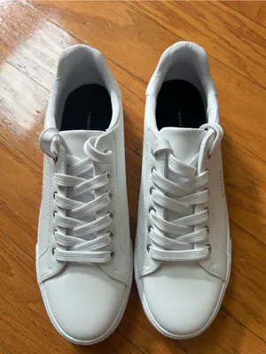 Brand new Tommy Hilfiger Women Sneakers size 7.5 thumbnail 1