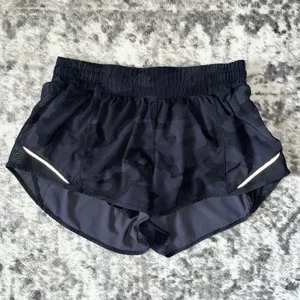Lululemon Hotty Hot Short II *2.5" thumbnail 3