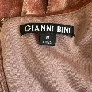 Gianni Bini Off-Shoulder Solid Velvet Midi Dress Rose Pink Formal Elegant Size M thumbnail 5
