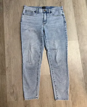 J.crew 8” mid rise skinny jeans thumbnail 2