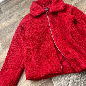 BDG small red fuzzy jacket‎ thumbnail 5