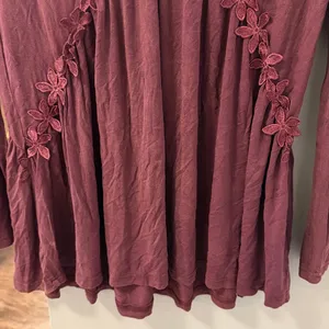 $70 NWOT POL Boho Chic Floral Embroidered Babydoll Tunic – Deep Burgundy S thumbnail 5