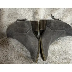 Lucky Brand Gray Ankle Boots Suede Leather Size 7M Back Zip Low Heel Boho City thumbnail 5