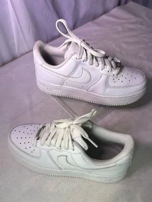 Nike White Low-Top Leather Sneakers thumbnail 2