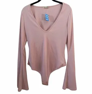 Free People Intimately $48 NWT Charli Pink Ribbed Bell Sleeve V-Neck Bodysuit L thumbnail 3