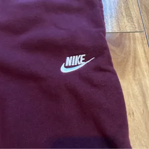 Nike Maroon Sweatpants Joggers Women Size Small Drawstring Athletic thumbnail 2