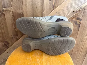 Earth Spirit Women’s Size 9.5 Gray Perforated Open Toe Comfort Sandals thumbnail 6