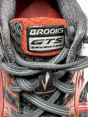 Brooks GTS 17 Size 7 Running Shoes thumbnail 10
