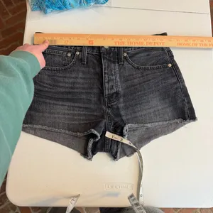 Madewell Relaxed Denim‎ Jean Shorts In Calverley Wash 27 black gray wash summer thumbnail 7