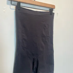 SKIMS- Core Sculpt High Waisted Shorts Black Size L thumbnail 3