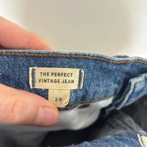 Madewell The Perfect Vintage Jean in Earlside Wash: Raw-Hem Edition - Size 29 thumbnail 6