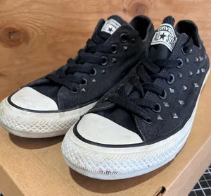 Converse Women's Black and Navy Trainers thumbnail 1