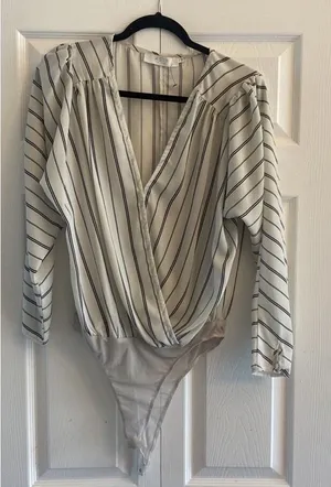 ASTR The Label Striped Surplice‎ Bodysuit Womens Size XL Ivory Black Long Sleeve thumbnail 1