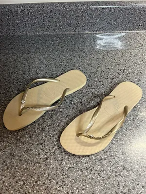 Havaianas Women’s Slim Flip Flops - Beige Footbed with Gold Straps thumbnail 2