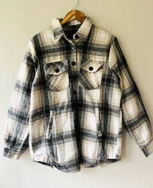 Womens Shacket Sz M Button Down with Pockets Jacket‎ Black & Beige Plaid Size M thumbnail 1