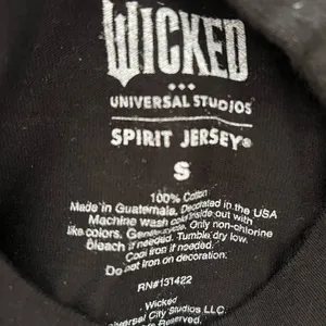 NWT Universal Studios Wicked Defy Gravity Elphaba Glinda Black Spirit Jersey S thumbnail 5