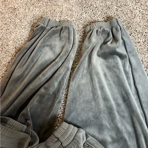 SKIMS Jogger sweatpants thumbnail 6