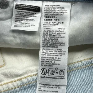 Levi's High Waisted Mom Denim Jean Cut-Off Shorts Womens Size 30 Blue‎ White NEW thumbnail 4
