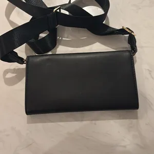 A New Day Crossbody Wallet Black Crossbody Bag thumbnail 4