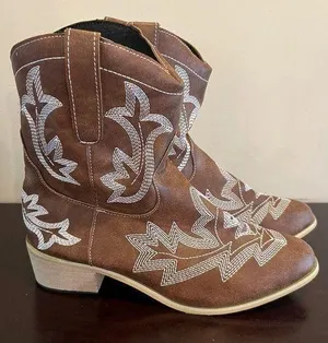 Retro Women Embroidery Square Heels Slip-On Short Booties Pointed Toe thumbnail 1