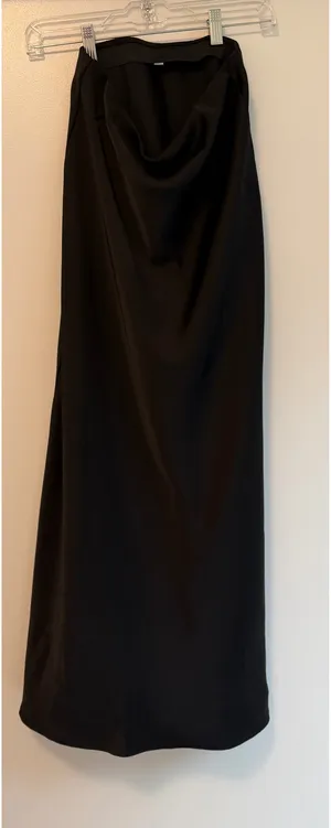SheIn Long Black Satin Maxi Skirt – Elegant & Timeless thumbnail 1