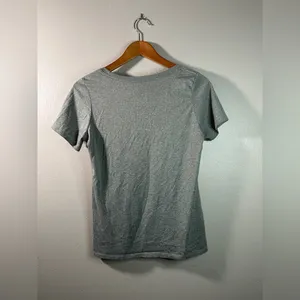 Casual Comfy Stretch Nike Women's Classic Dri-fit Gray Short Sleeve Gym T-Shirt thumbnail 2