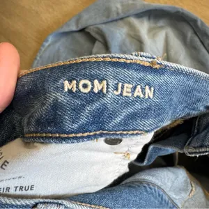 NWT American Eagle Light Wash Distressed Denim Mom Jeans thumbnail 5