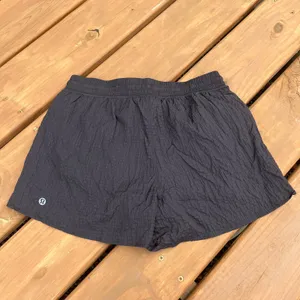 Lululemon Running Shorts‎ Negative Split Textured Run Short 2.5" Black XS thumbnail 3