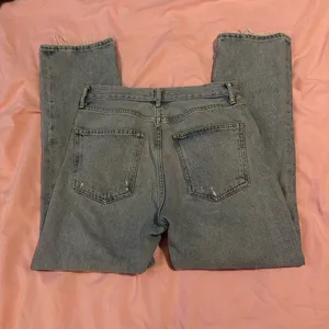 Agolde Ripley High-Rise Straight-Left Jeans in Riptide 26” thumbnail 4