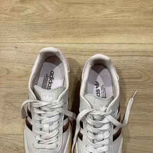 Adidas Sambas Size 7.5 women’s thumbnail 4