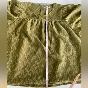 Ophelia Roe Olive Green Textured Flowy Blouse Top Size Medium NWT thumbnail 7
