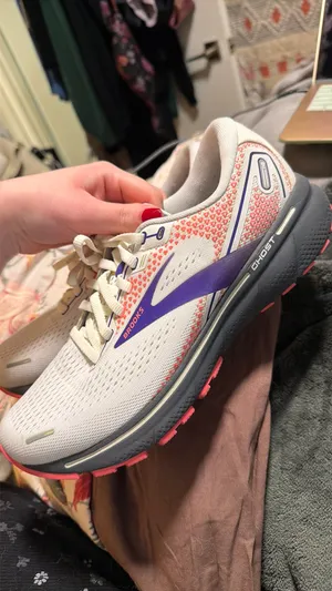 brooks ghost thumbnail 2