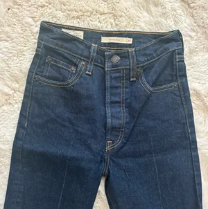 Levi’s Ribcage Jeans thumbnail 2