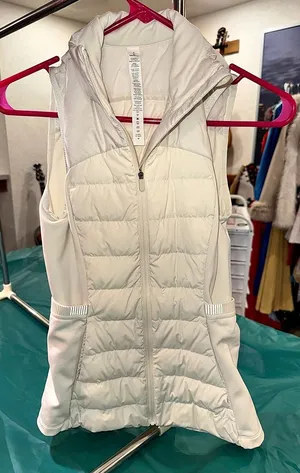 lululemon Down for It All Vest Women's Puffer Vest White Size 2 thumbnail 1