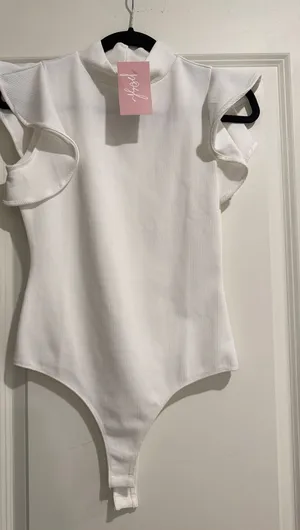 NWT TCEC White Ruffle-Sleeve Ribbed Bodysuit thumbnail 1