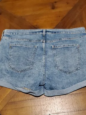 Old Navy Light Wash Boyfriend Roll-Cuff Denim Shorts thumbnail 4